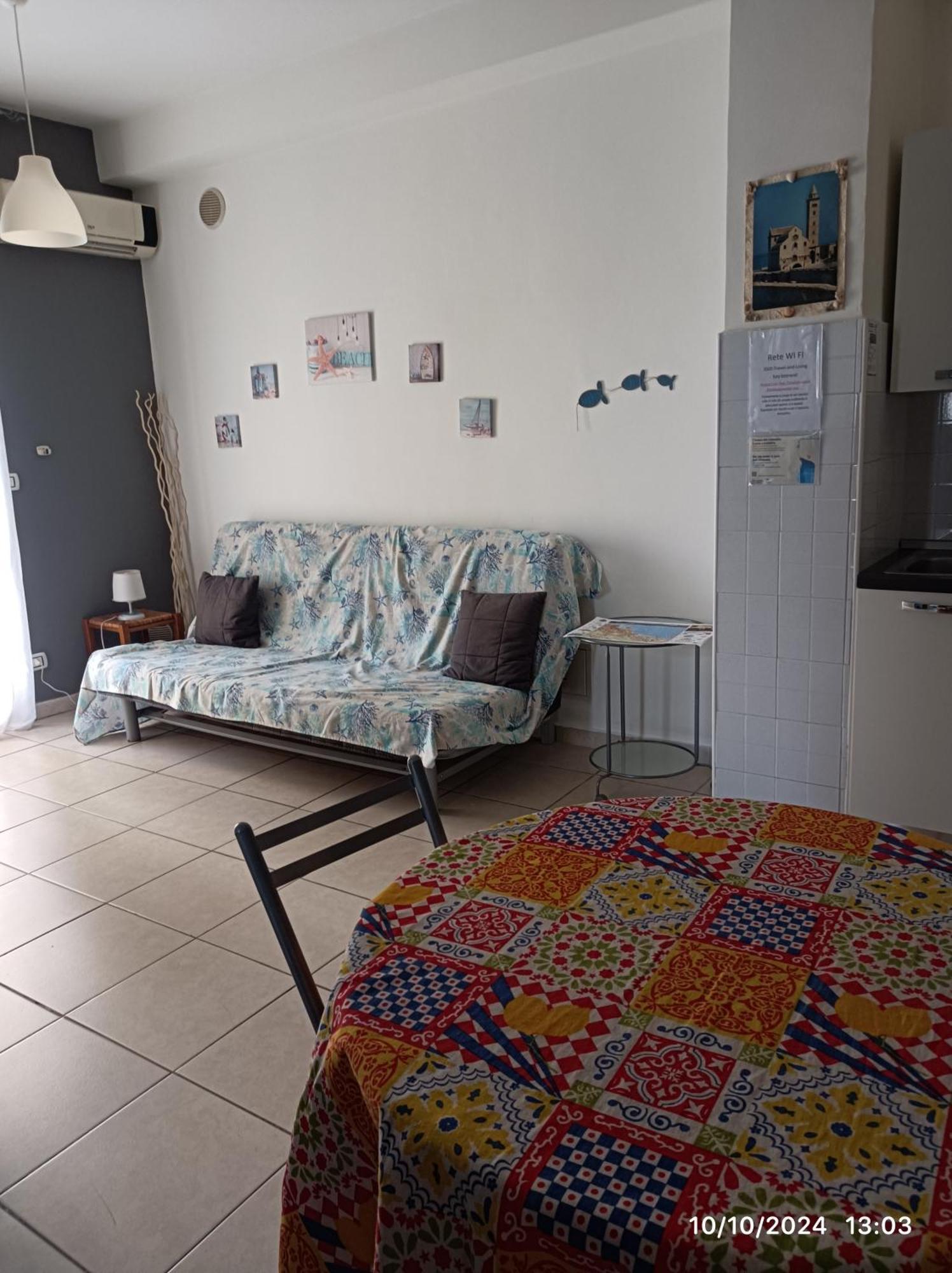 Travel And Living Hotel Trani Exterior foto