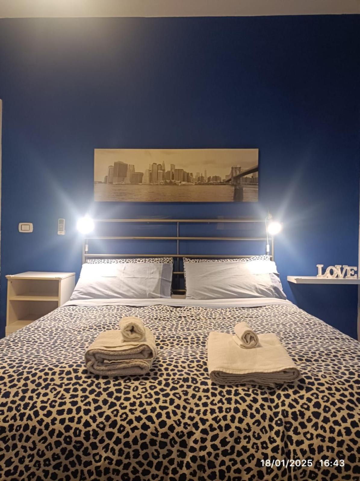 Travel And Living Hotel Trani Exterior foto