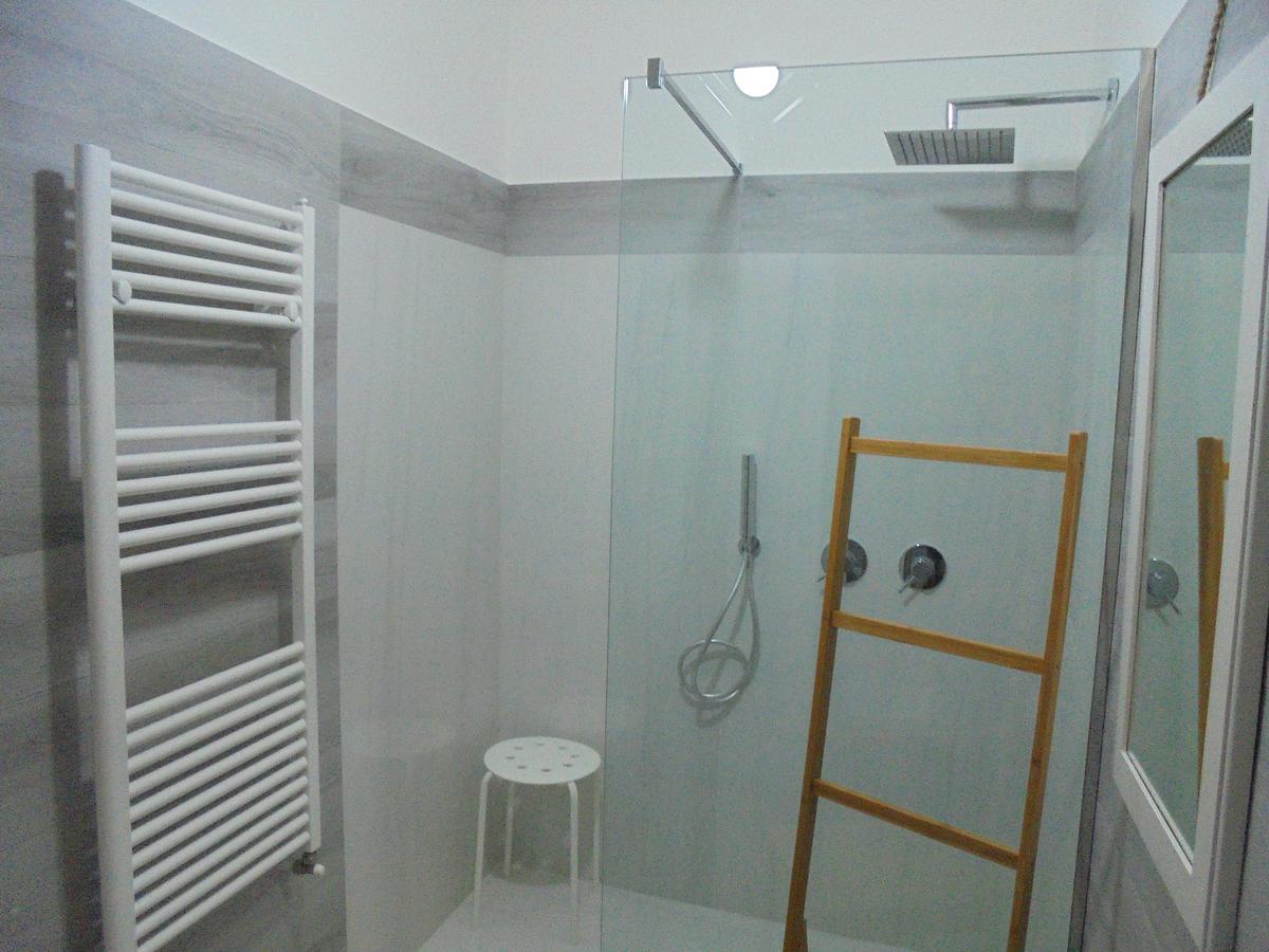 Travel And Living Hotel Trani Exterior foto